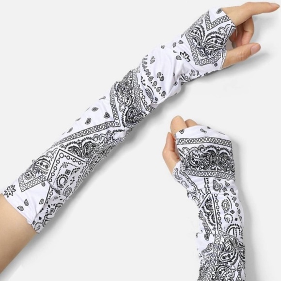 51Twenty Accessories - Cristofa White Black Paisley Bandana Fingerless Long Arm Covers Gloves Accessory